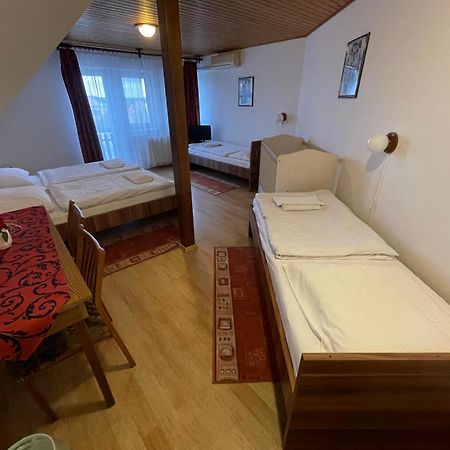 Koller Panzio Hotell Bonyhád Eksteriør bilde